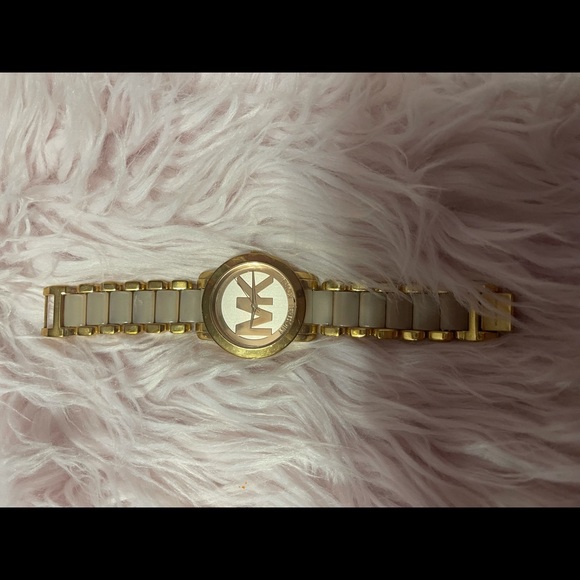 mk watch